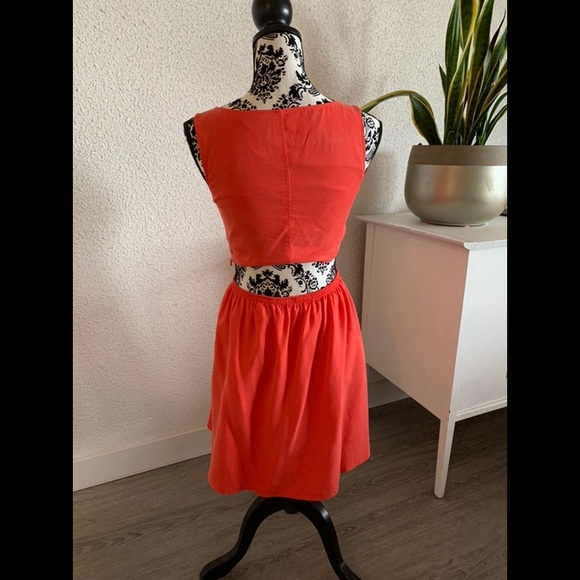 Slit back coral dress - Picture 2 of 4